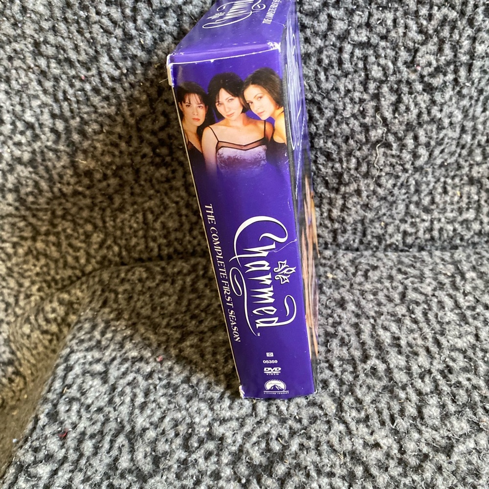 Charmed: The Complete First Season DVD - Picture 3 of 5